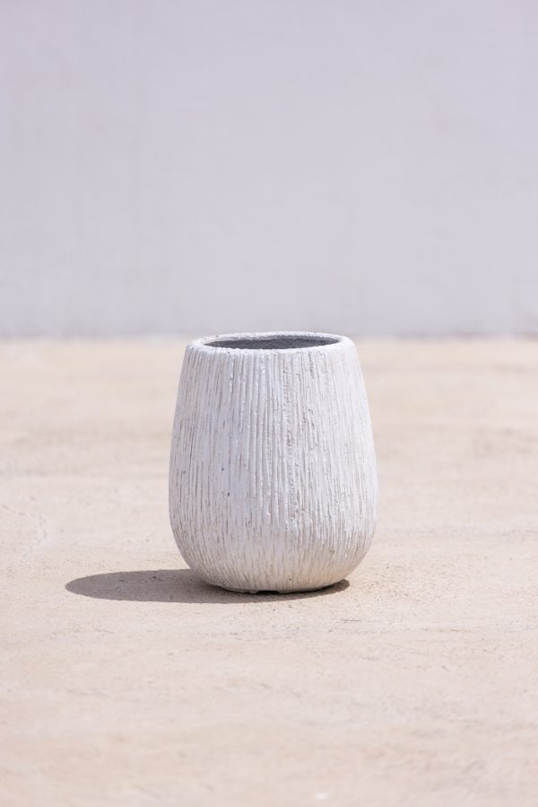 Grand White Coconut Modern Indoor/outdoor pot