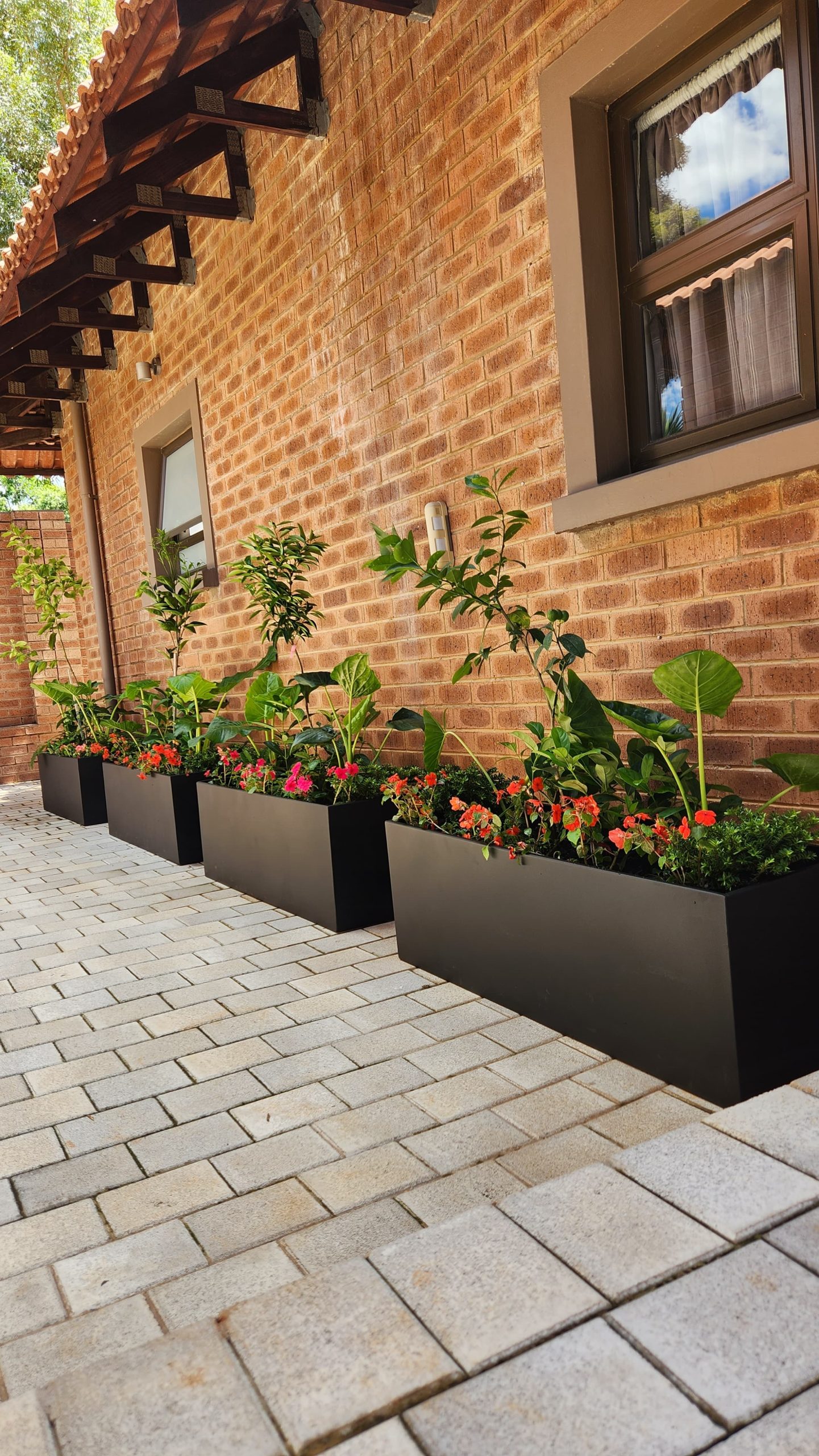 The Black Horizon Steel Planter - Image 2